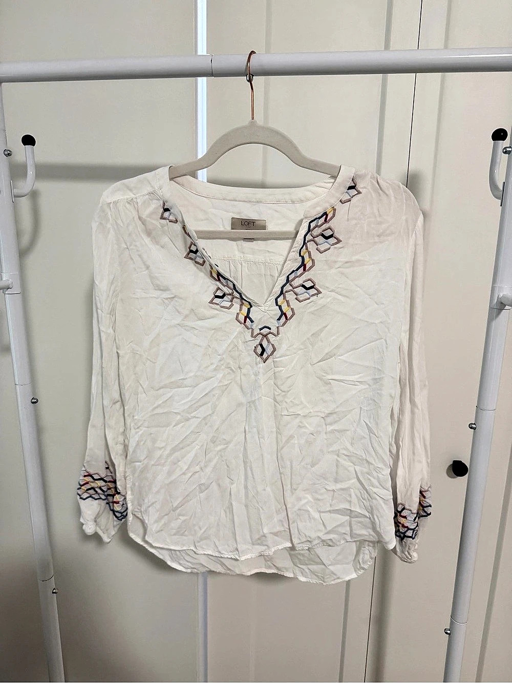 LOFT Outlet Embroidered White Blouse Size Small Like New